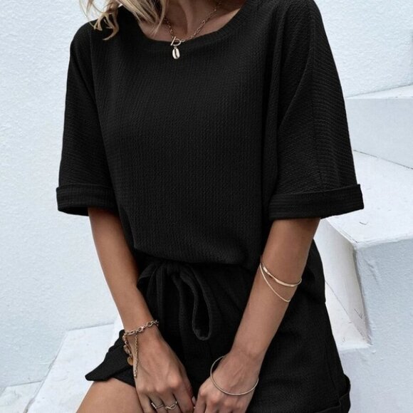 Casual comfy Batwing Sleeve Tee & Knot Front Shorts - Picture 4 of 9